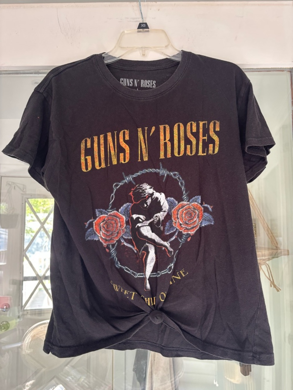 Guns N' Roses Black Graphic Tee with Rose Artwork